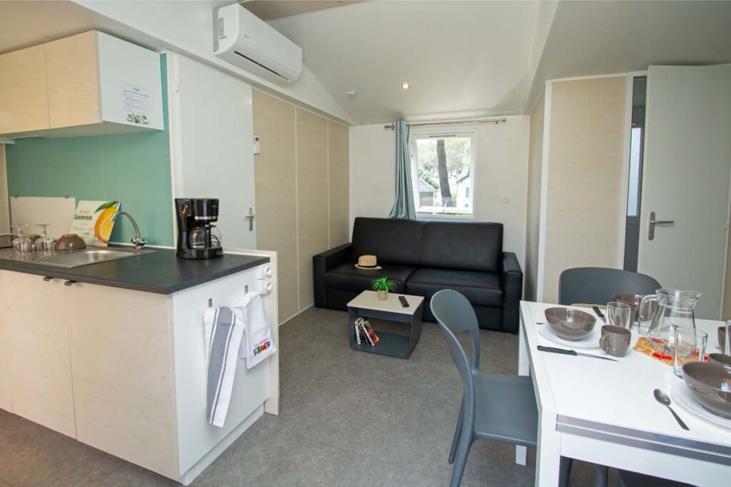 Oasis Village – Luxe bungalow 6-8 | Woonkamer