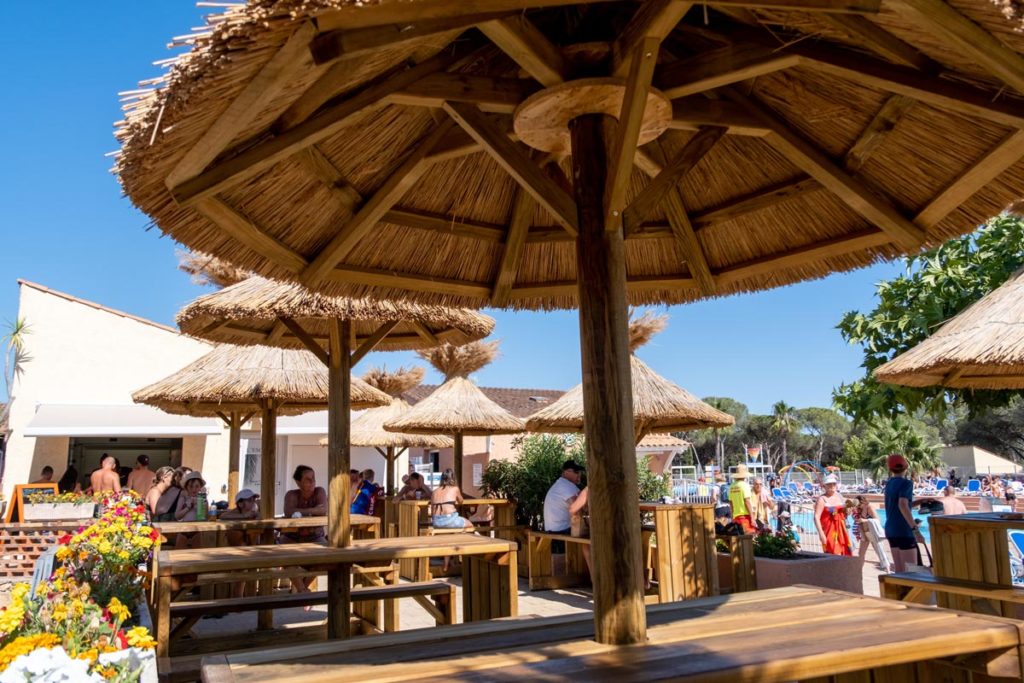 Oasis Village - Snack Piscine Paillotes