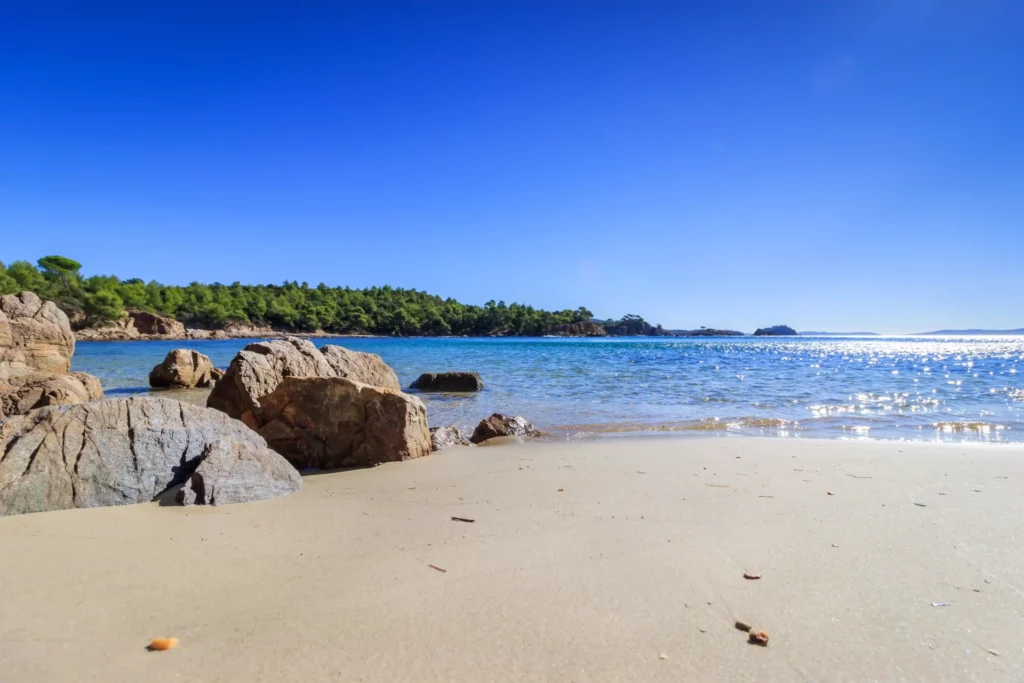 Camping avec accès direct aux plages de la Côte d'Azur.