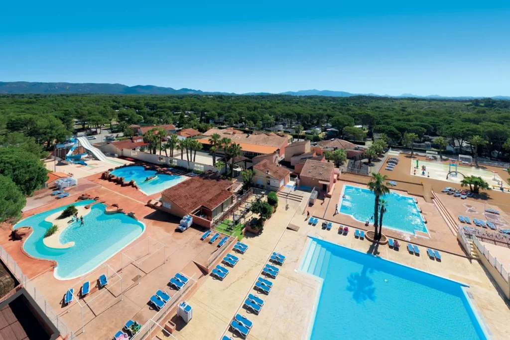 Camping 5 étoiles sur la Côte d'Azur avec parc aquatique.