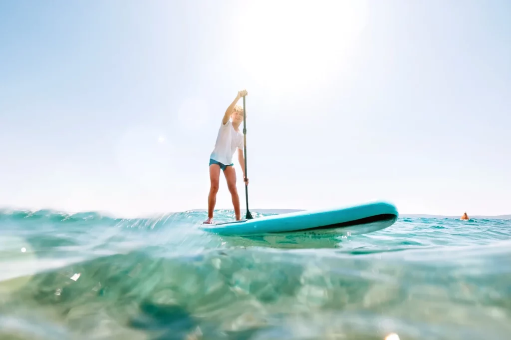 Sortie paddle sur la mer Méditerranée à faire depuis votre camping sur la Côte d’Azur
