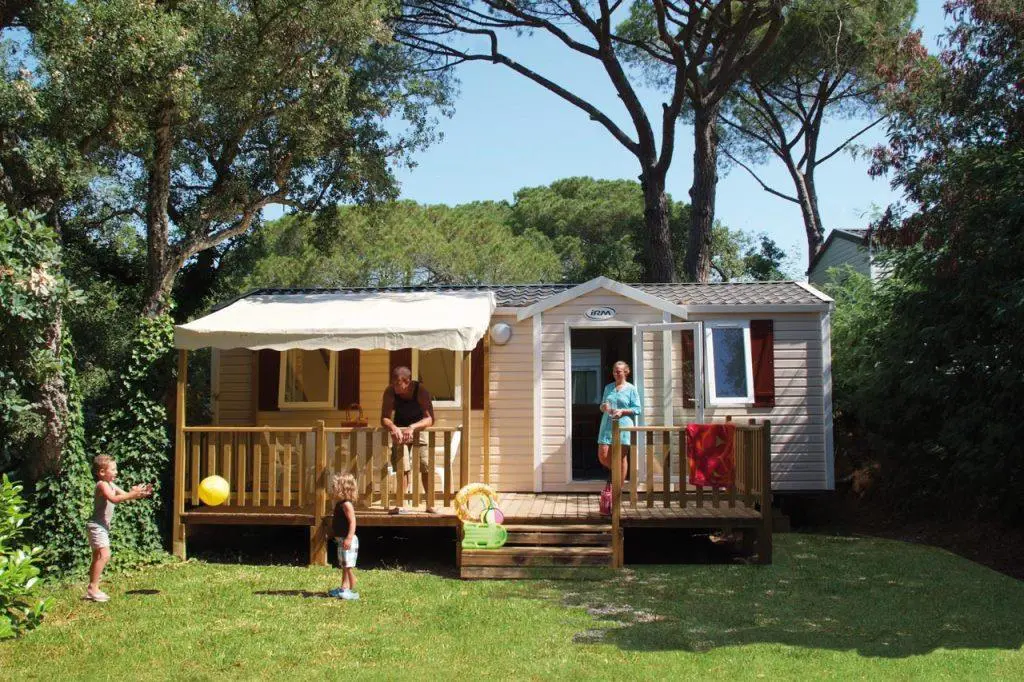 Bungalow Standard en camping, pratique et confortable pour 6-8 personnes, dans le Var