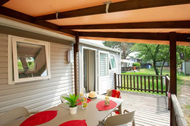 Bungalow Supérieur, confortable pour 4-6 personnes, avec terrasse et équipements modernes sur la Côte d’Azur, Var