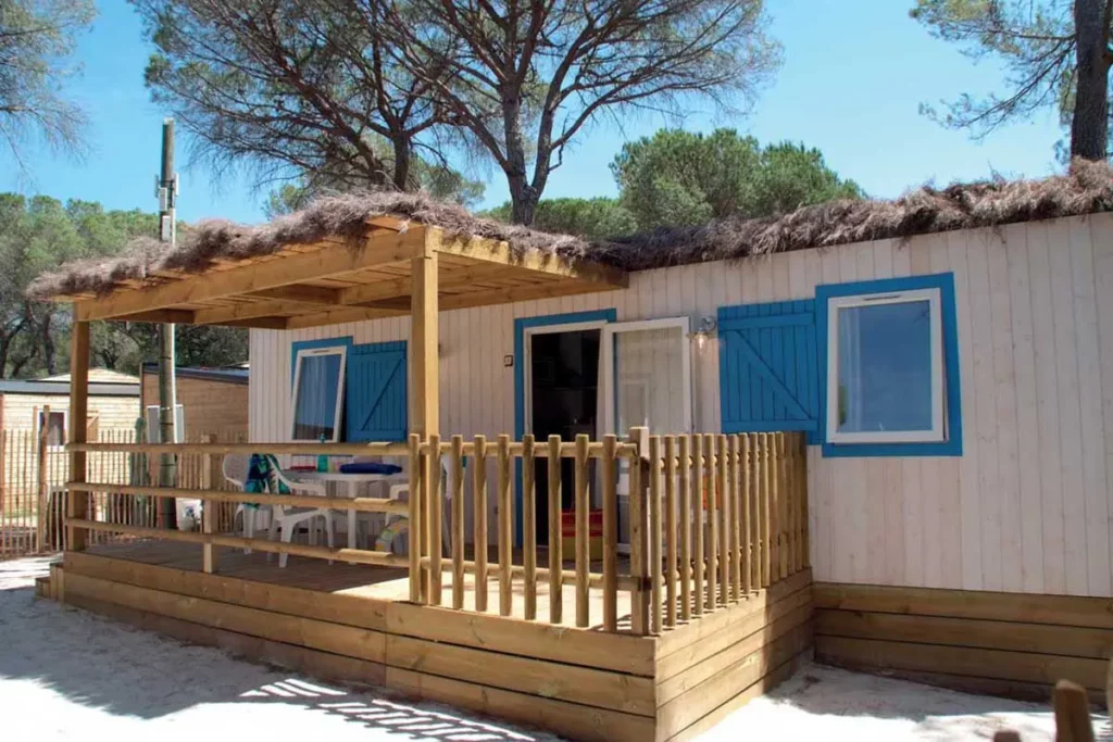Bungalow à thème “Pêcheur” à l’Oasis Village, spacieux et confortable pour 6-8 personnes dans le Var, Côte d’Azur